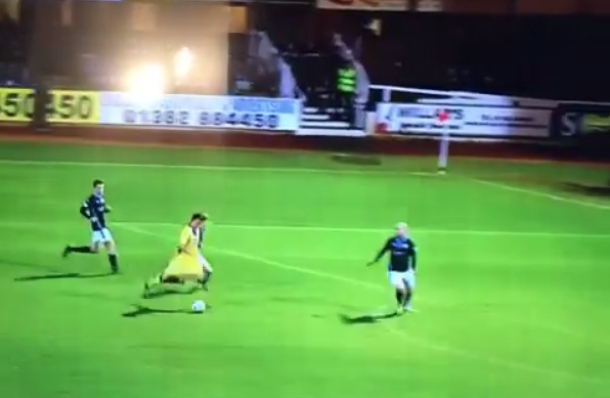 Slalom tinejdžera iz Škotske kroz odbranu protivnika