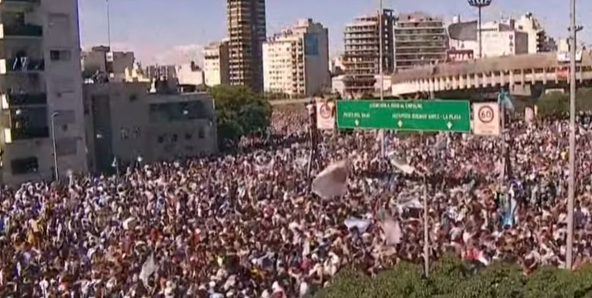 Uživo iz Buenos Airesa: Messi i društvo nisu pozdravili navijače, čeka se helikopter