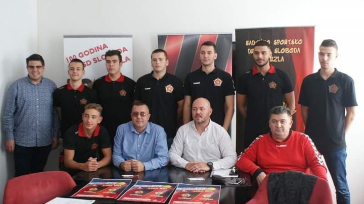 Osmorica mladih igrača potpisala ugovore sa Slobodom, trener Bulić najavio subotnji meč