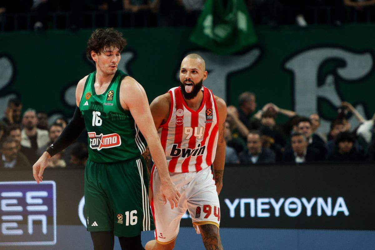 Kada je najteže, pogodiš i postaneš heroj: Olympiakos slavi Evana Fourniera! Kada je najteže, pogodiš i postaneš heroj: Olympiakos slavi Evana Fourniera!