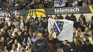 Kako su dočekane himne Srbije i Bosne i Hercegovine večeras u Skenderiji?