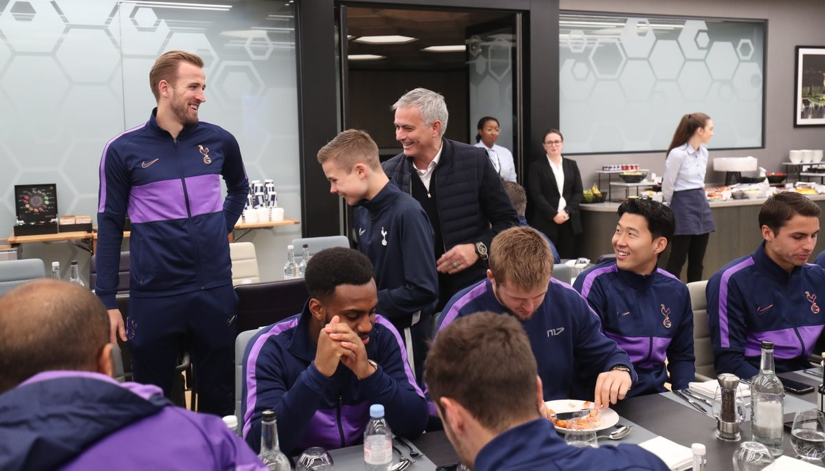  Dječak koji je prije nekoliko dana bio junak, danas bio na ručku sa igračima Tottenhama