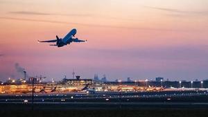 Avion iz Kelna kreće prema Torinu, u njemu pored Alajbegovića još jedno veliko pojačanje Juventusa!