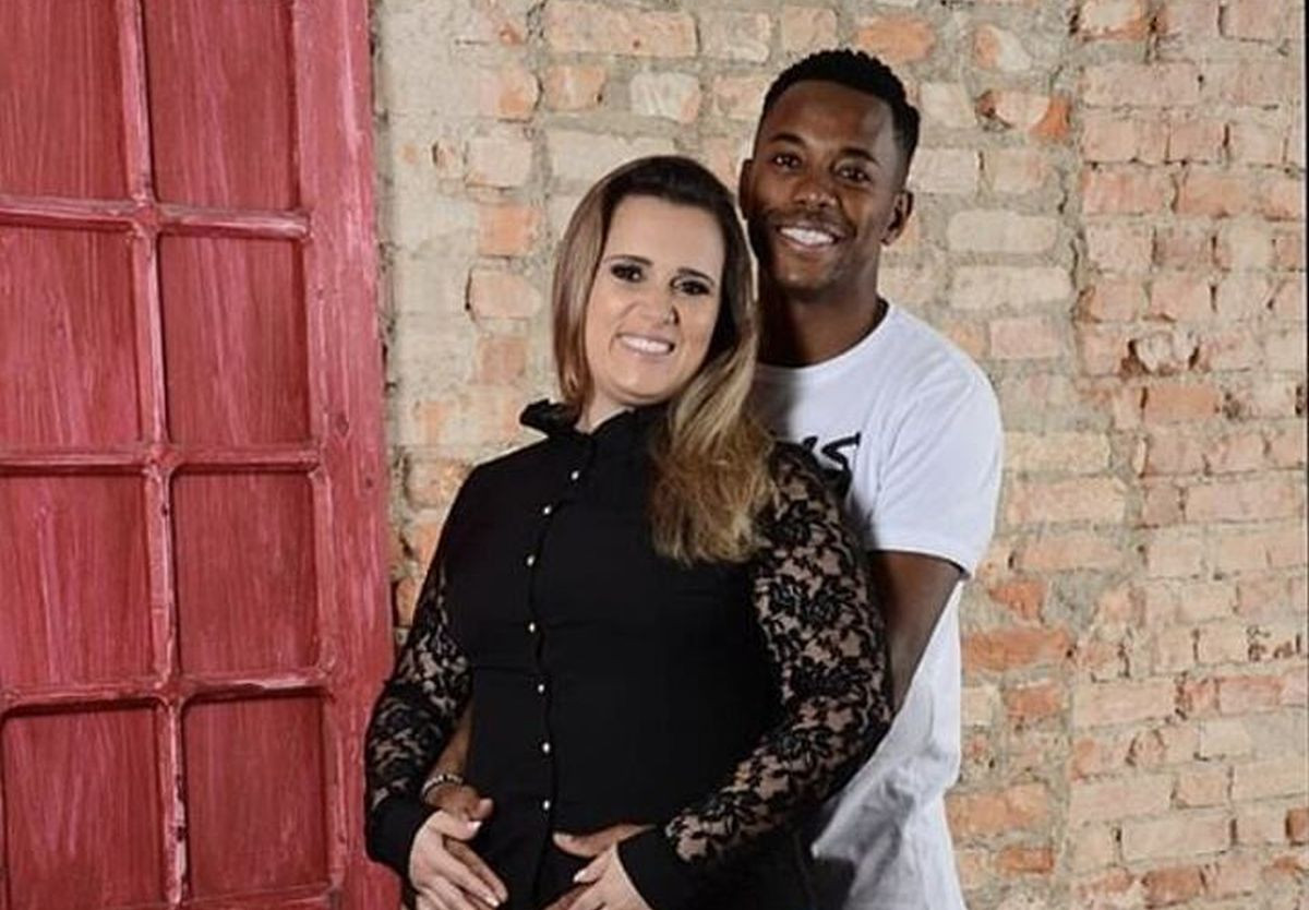 Osuđeni silovatelj Robinho objavio fotografiju sa nasmijanom suprugom uz citat iz Biblije Osuđeni silovatelj Robinho objavio fotografiju sa nasmijanom suprugom uz citat iz Biblije