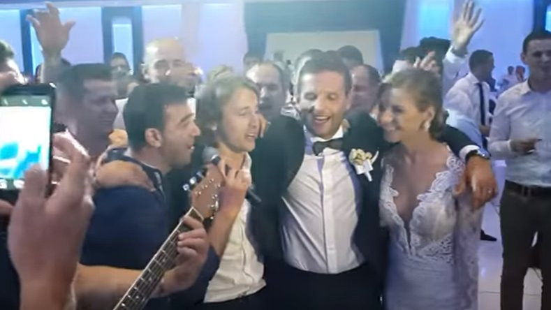 Kada Modrić zapjeva stare hitove na svadbi u Posušju...