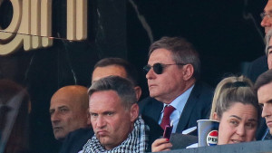 "Ti si momak izgleda zalut'o ovdje" - Omraženi lik na utakmici Partizana, niko nije rekao ni slovo