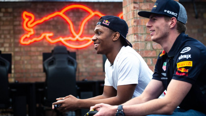 Max Verstappen igrao FIFA-u s profesionalnim gamerom