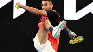 Cirkus je počeo: Kyrgios servirao kroz noge, publika u delirijumu, protivnik ostao zbunjen