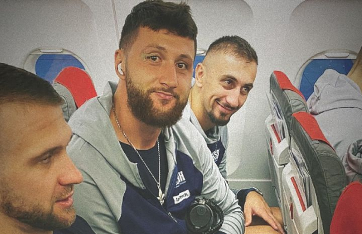 Nurkić objavio fotografiju iz aviona i pokazao u kakvim uslovima košarkaši putuju za Beč