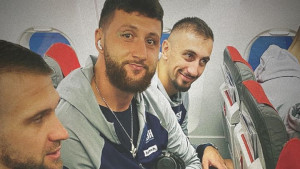 Nurkić objavio fotografiju iz aviona i pokazao u kakvim uslovima košarkaši putuju za Beč