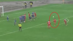 Neponovoljiva asistencija iz mjesta: Prebacio je sam sebe za najoriginalniji slobodnjak ikada