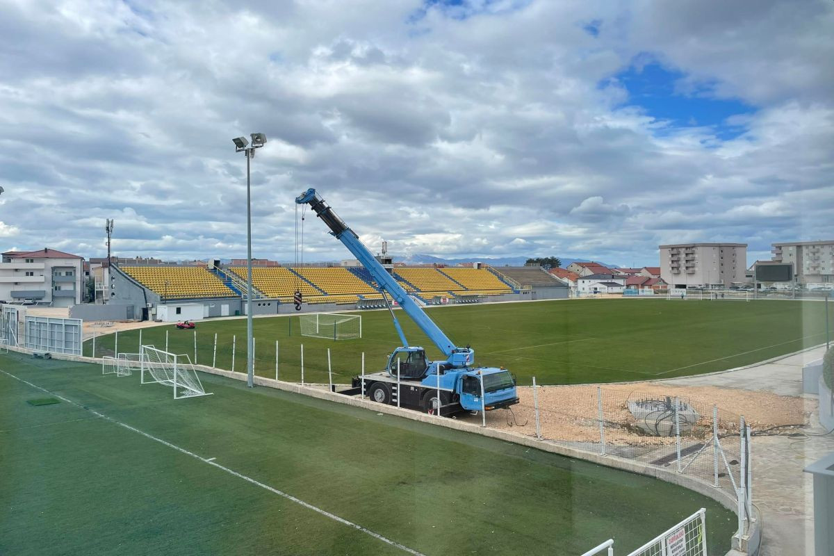Napravili su veliki posao: Reflektori na stadionu bh. premijerligaša će zasijati do kraja sezone? Napravili su veliki posao: Reflektori na stadionu bh. premijerligaša će zasijati do kraja sezone?