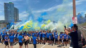 Euforija raste: Korteo bh. navijača ide prema stadionu u Santa Clari!