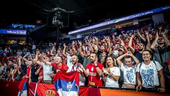 Srbijanski navijači provociraju Melaniju Trump