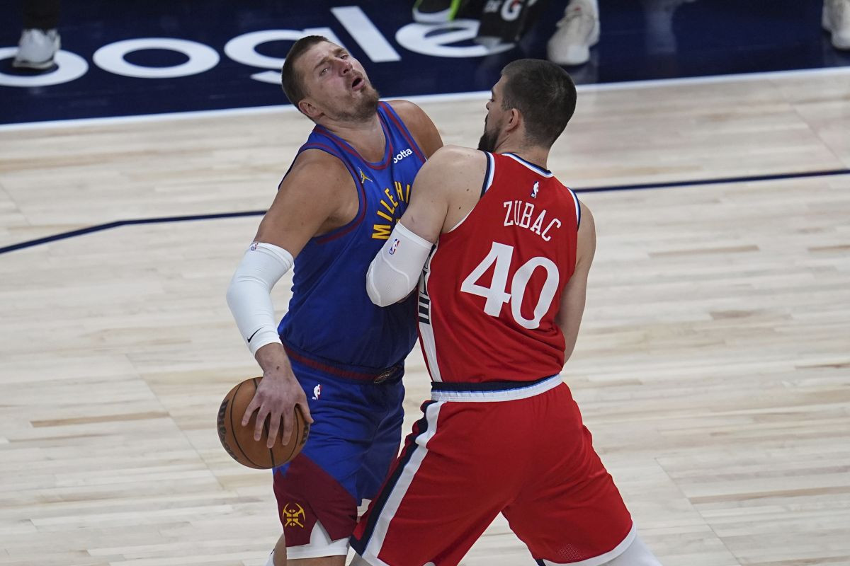 Jokić i ekipa izbacili Clipperse, ali Nikola je pogledom odmah tražio dva čovjeka Jokić i ekipa izbacili Clipperse, ali Nikola je pogledom odmah tražio dva čovjeka