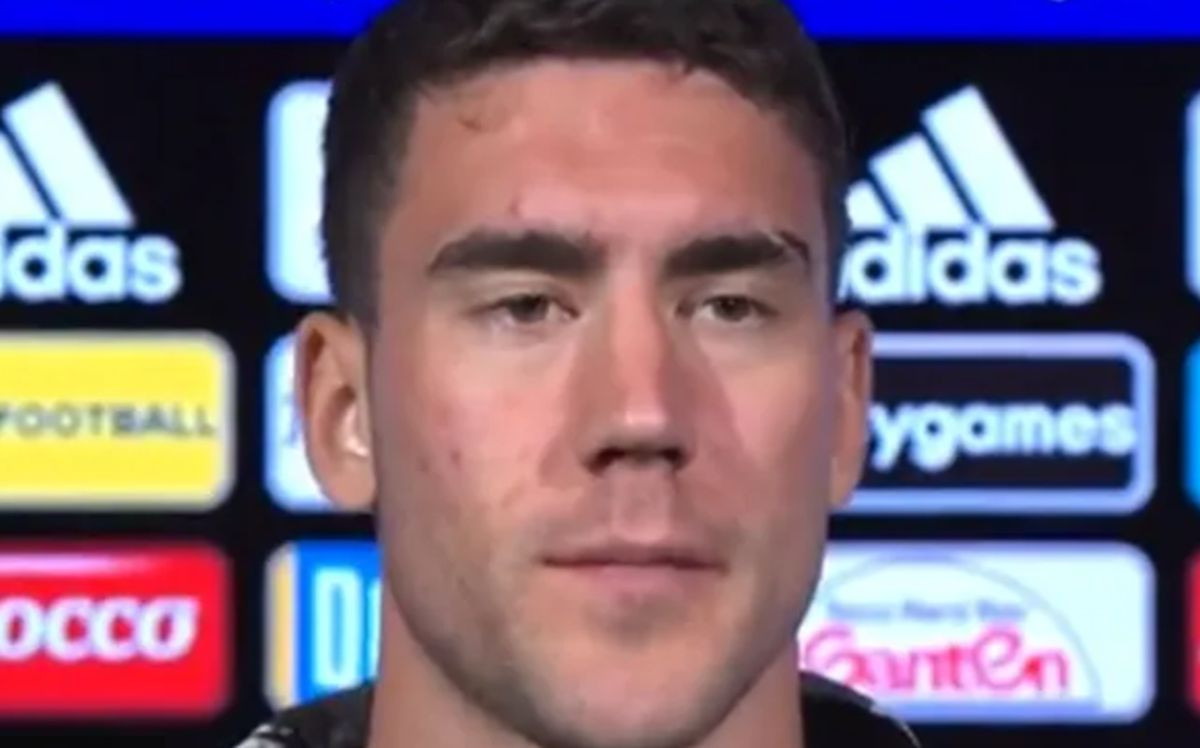 Dušan Vlahović na press konferenciji Juventusa: "Izvinjavam se, ali želim još nešto reći..." Dušan Vlahović na press konferenciji Juventusa: "Izvinjavam se, ali želim još nešto reći..."