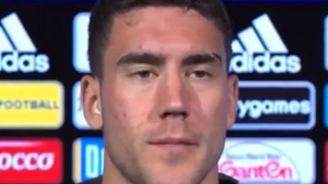 Dušan Vlahović na press konferenciji Juventusa: "Izvinjavam se, ali želim još nešto reći..."