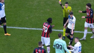 Kessie skrivio bizaran penal, Milan pred porazom