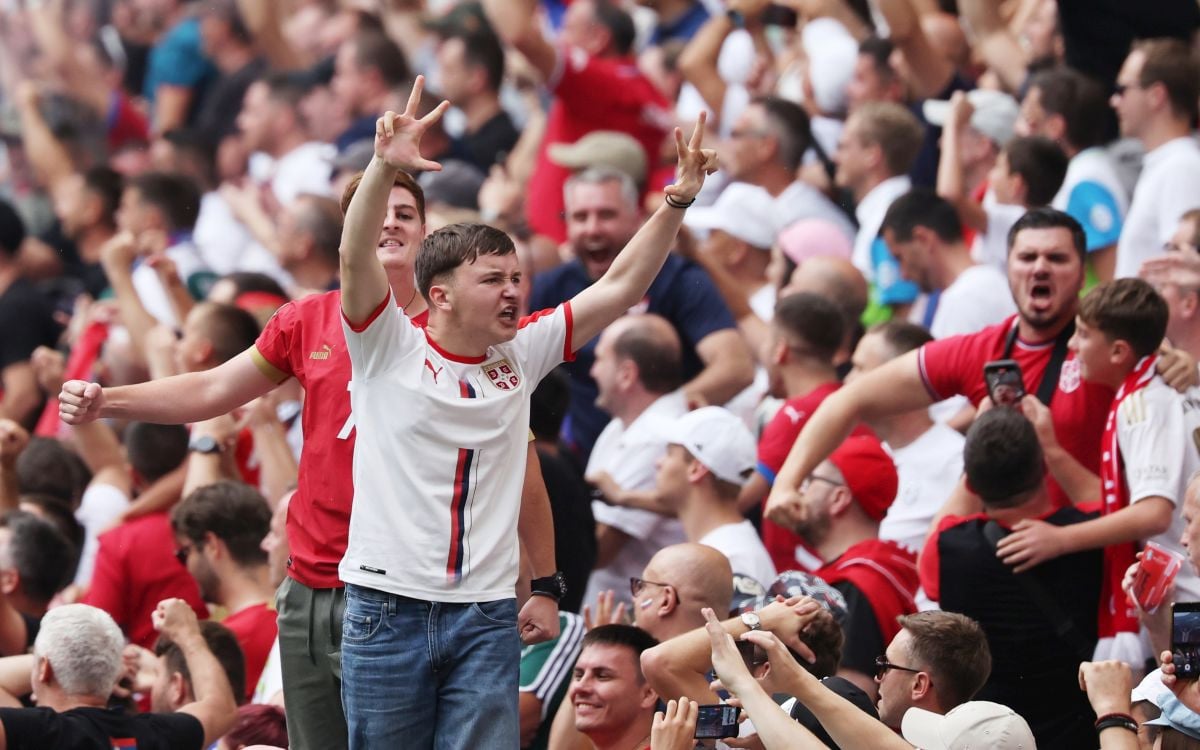 Vrijeđao je Srbe na Euru, klub ga je odmah "udario" gdje fudbalere najviše boli, najgore tek slijedi Vrijeđao je Srbe na Euru, klub ga je odmah "udario" gdje fudbalere najviše boli, najgore tek slijedi
