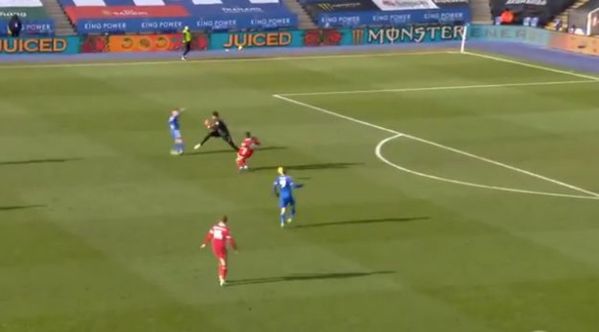 Kao amateri: Alisson i Kabak se sudarili, a Vardy kao na terminu s loptom ušao u gol Kao amateri: Alisson i Kabak se sudarili, a Vardy kao na terminu s loptom ušao u gol