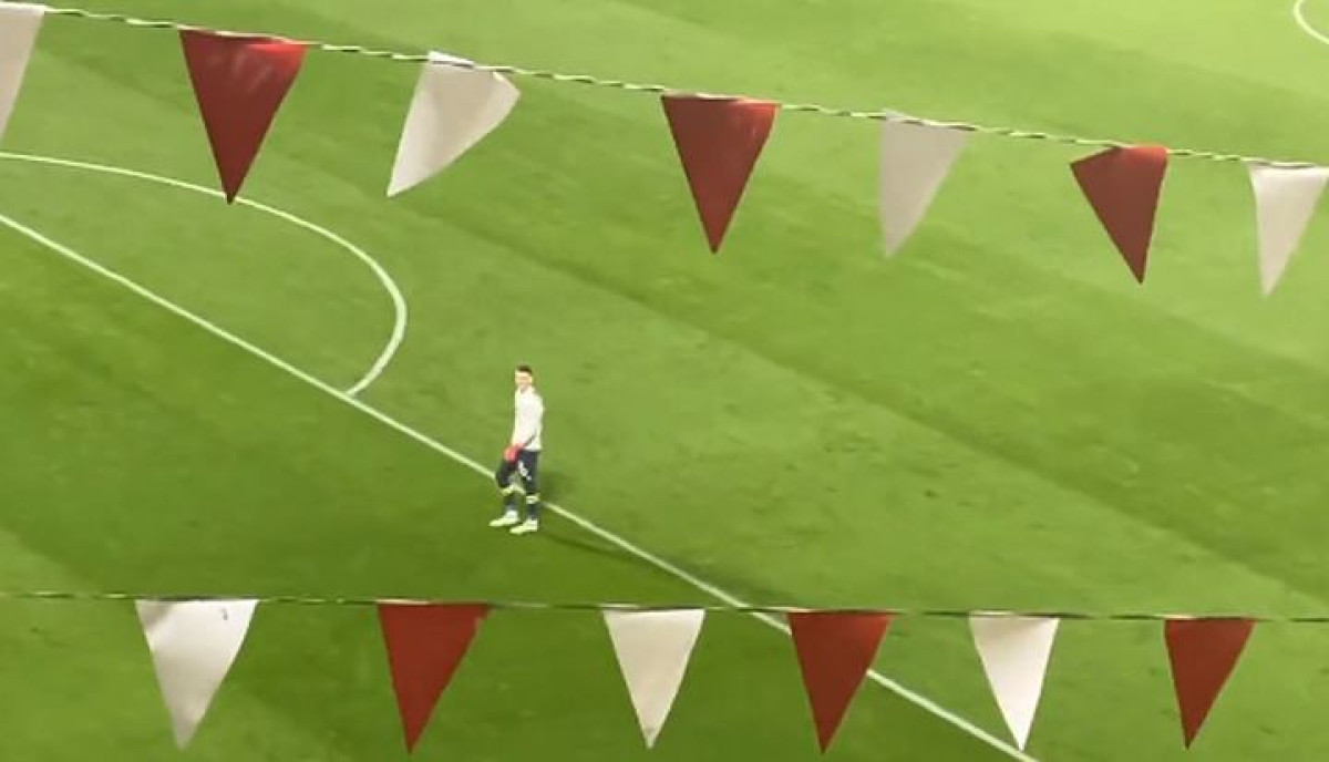 U Hrvatskoj to nikada nije doživio, Livaković se okrenuo ka zgradi pored stadiona, pa ostao u čudu