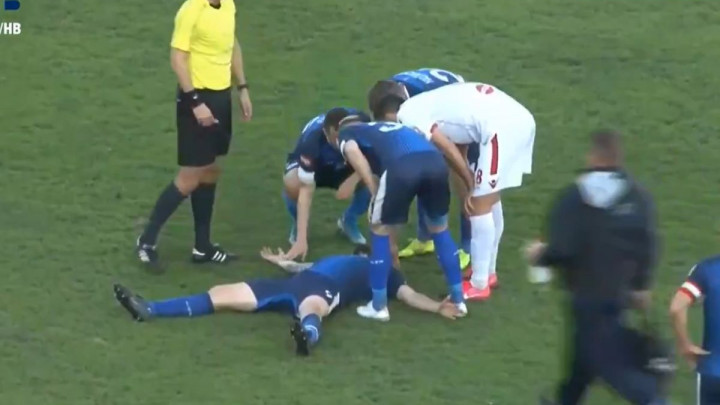 Beganović nakon teškog udarca ostao na zemlji, srećom brzo se pridigao