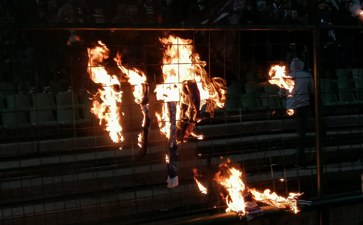 Navijači Sarajeva zapalili šalove gostujućeg tima