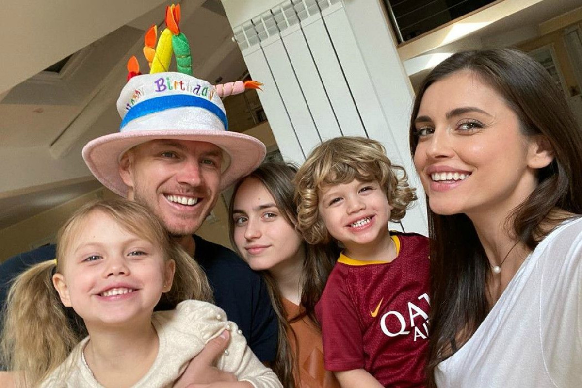 Džeko porodičnom fotografijom oduševio fanove, a rođendanska torta je priča za sebe