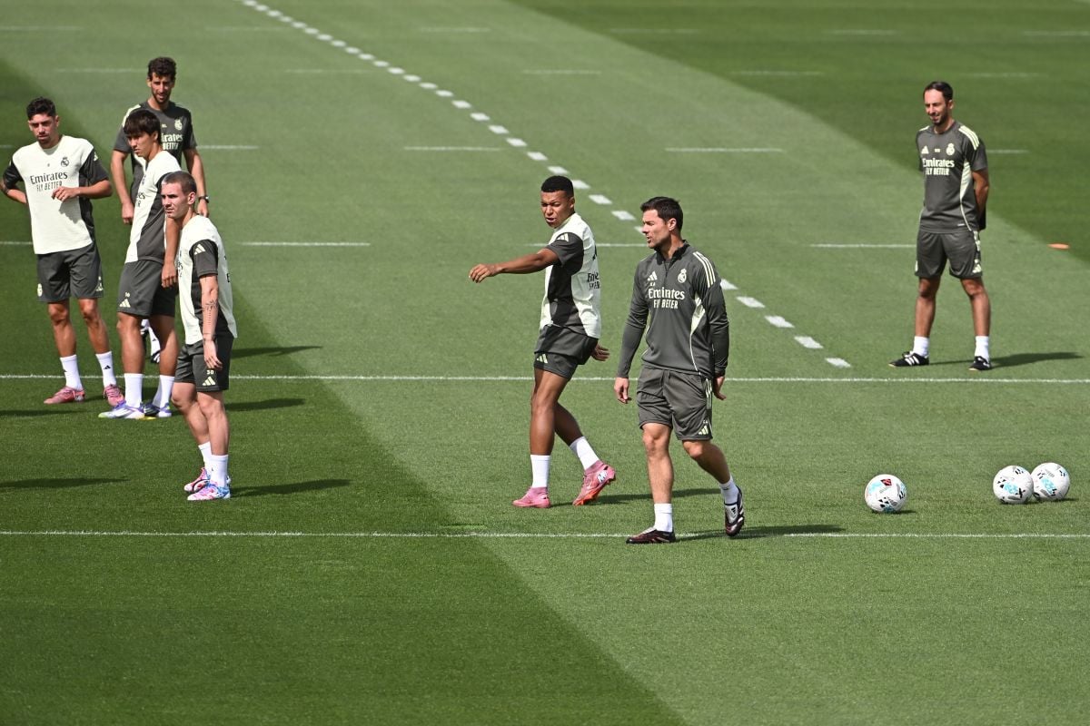 Još jučer djelovao nezamjenjivo, a Xabi Alonso ga otjerao nakon haosa na treningu: "Doviđenja!" Još jučer djelovao nezamjenjivo, a Xabi Alonso ga otjerao nakon haosa na treningu: "Doviđenja!"