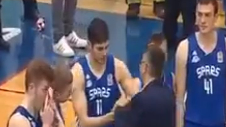 Kapa do poda: Dvorana Pecara gromoglasnim aplauzom pozdravila košarkaše Sparsa