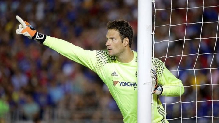 Chelsea odbio ponudu za Begovića, pregovori se nastavljaju