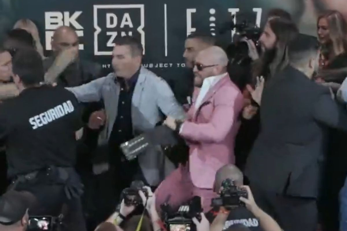 Nije mogao izdržati: Conor McGregor je jednostavno morao uskočiti u obračun Nije mogao izdržati: Conor McGregor je jednostavno morao uskočiti u obračun