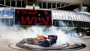 Sergio Perez u šampionskom bolidu putovao od New Yorka do Floride