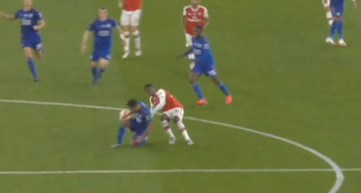  Ekspresan crveni karton za igrača Arsenala: U igri je proveo jedan minut