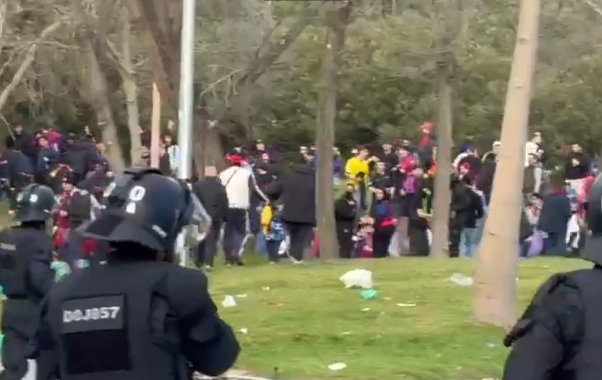 Veliki haos u Barceloni! Specijalna policija i navijači u sukobu Veliki haos u Barceloni! Specijalna policija i navijači u sukobu