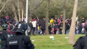 Veliki haos u Barceloni! Specijalna policija i navijači u sukobu