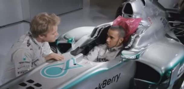 Mercedes uvodi timske naredbe