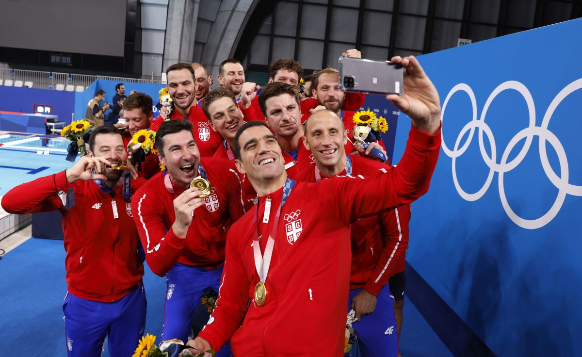 Vaterpolisti Srbije pred okršaj za zlato protiv Hrvata na Olimpijadi napravili potez za divljenje Vaterpolisti Srbije pred okršaj za zlato protiv Hrvata na Olimpijadi napravili potez za divljenje