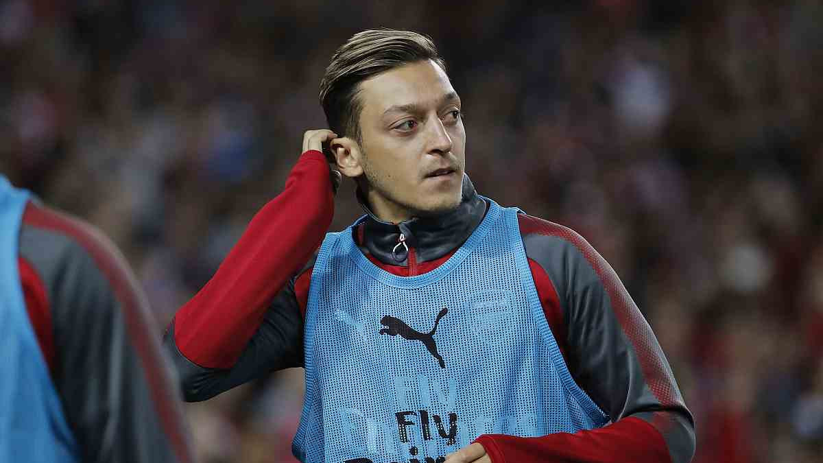 Iz Arsenala kažu da je povrijeđen, a engleski mediji otkrili da Ozil ima problema s video igricama