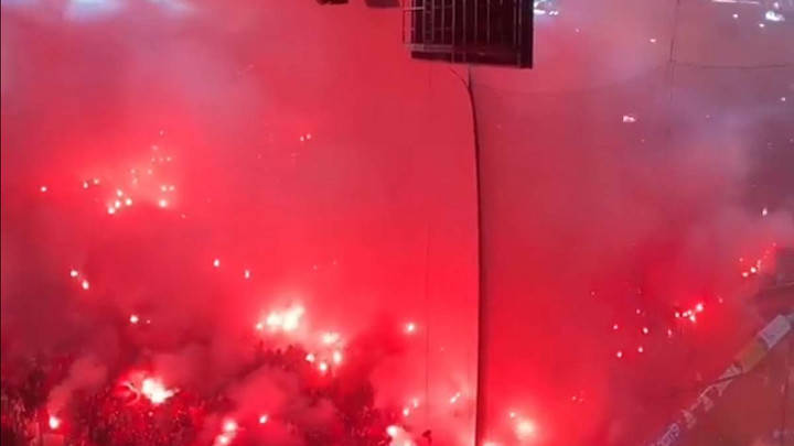 Karaiskakis je gorio: Navijači Olympiakosa bukvalno su zapalili stadion