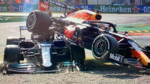 Veliki incident u Monzi: Verstappen "najahao" na Hamiltona i izbacio obojicu iz utrke