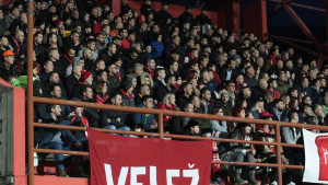 Crvena noć uz slogan "sve nas ista ljubav spaja"