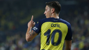 Ozil otkrio ime najboljeg defanzivca na svijetu: "Pitajte Haalanda i Osimhena koliko je dobar"