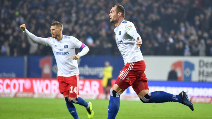 Lasogga u finišu za veliku HSV-ovu pobjedu i prvo mjesto u Cvajti