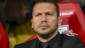 Opasne 'face' s tribine zadržale trenera i fudbalere Crvene zvezde - Niko nije smio progovoriti