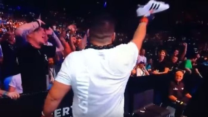 UFC borac nakon nokauta popio pivo iz patike
