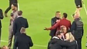 Bivši igrač Uniteda se obukao u crveno da isprovocira Cityjeve navijače, na kraju je došlo do sukoba