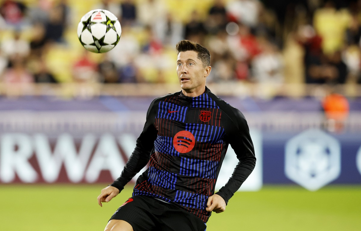 Robert Lewandowski odabrao budućeg broja 1: "Ima 17 godina i treba da razmišlja o narednih 10-15" Robert Lewandowski odabrao budućeg broja 1: "Ima 17 godina i treba da razmišlja o narednih 10-15"