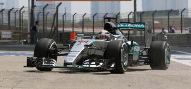 Lewis Hamilton nastavlja dominaciju u kvalifikacijama