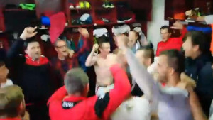 Ludnica u svlačionici Jedinstva nakon velike pobjede